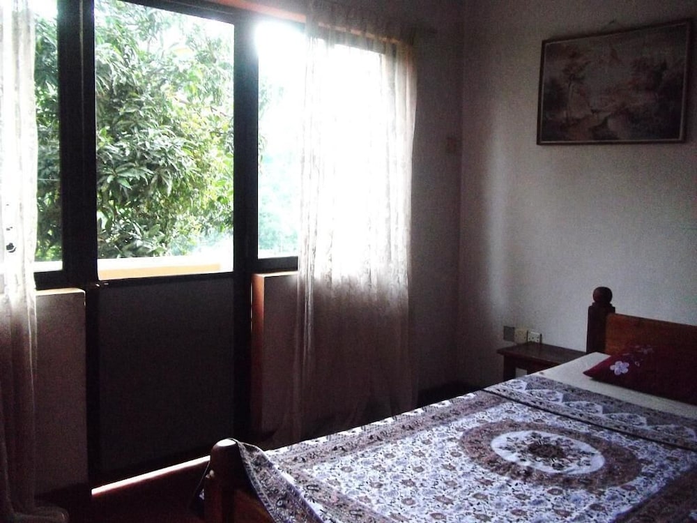 Majestic Tourist Hotel 17/49