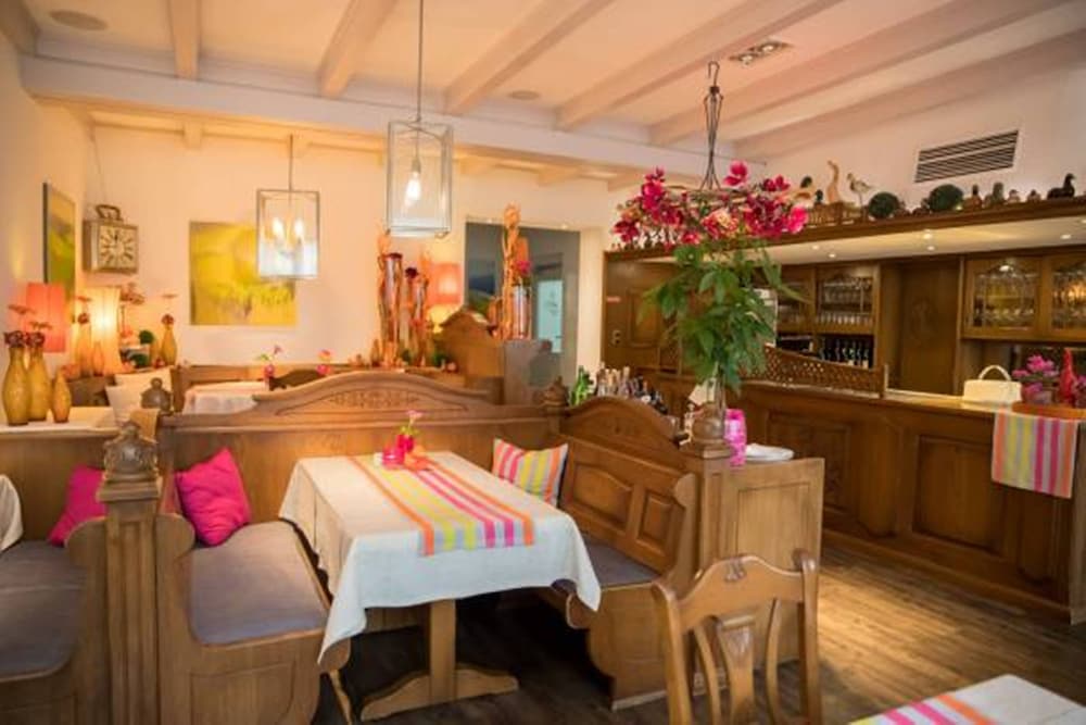 Bruhls Hotel Trapp 32/50
