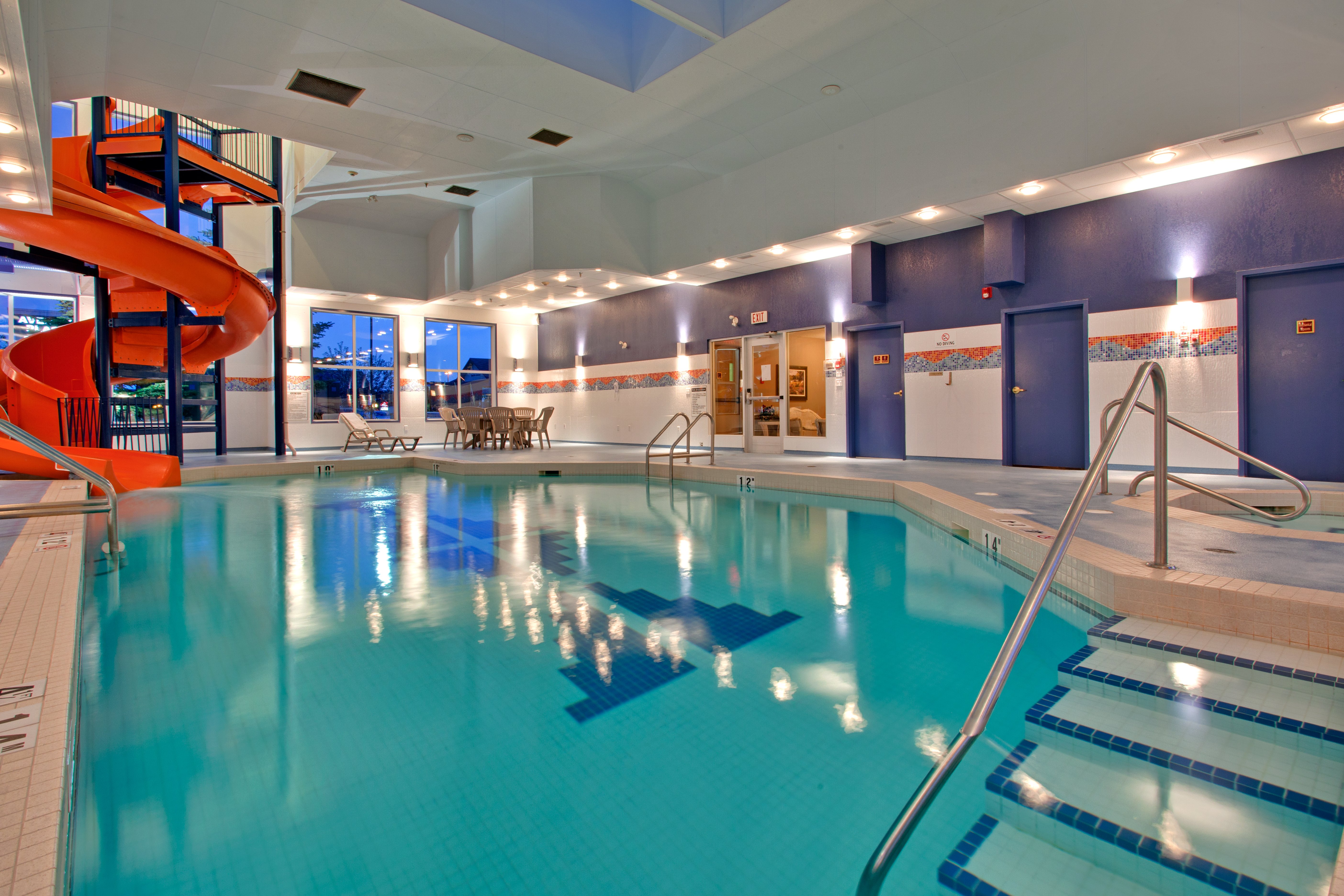 Holiday Inn Express Hotel Suites Calgary South Macleod Trail S 44/73