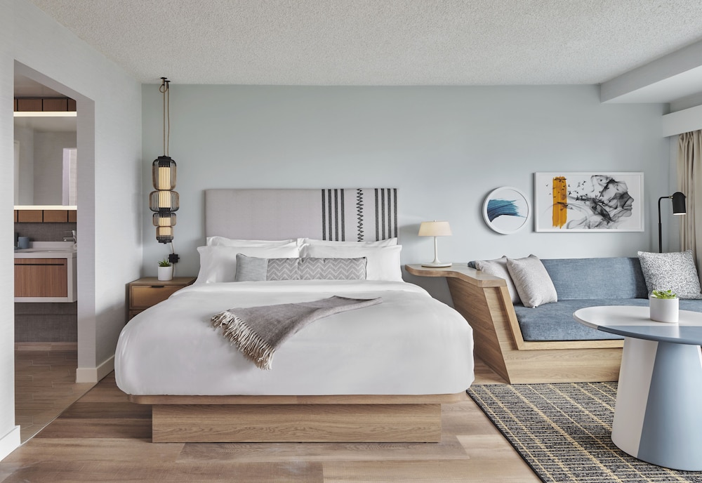 Coastal, Suite, King Bed, Sofa