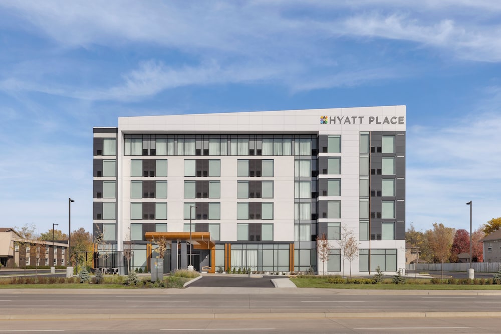 Hyatt Place Windsor 5/50