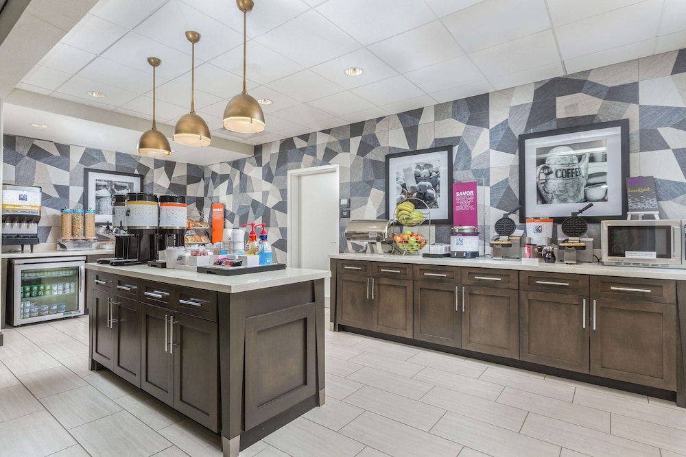 Hampton Inn & Suites Reno/Sparks 28/38