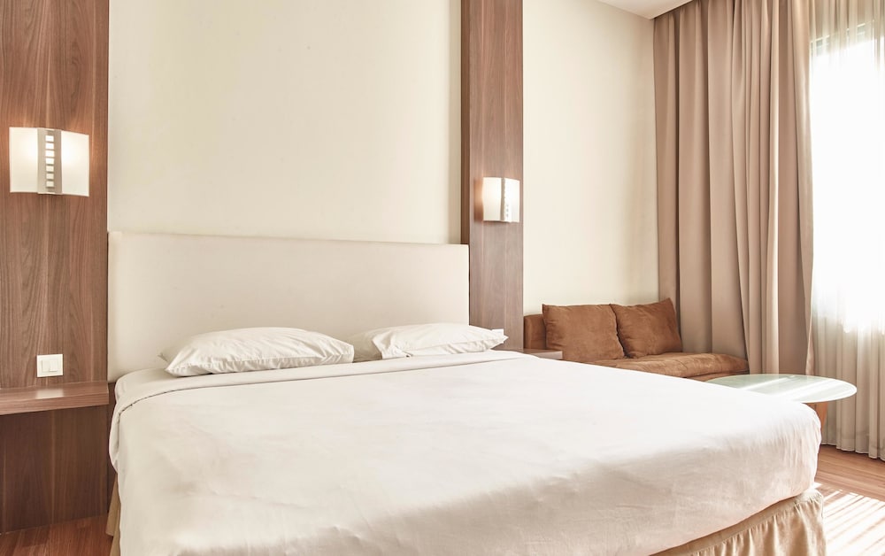 Grand Cikarang Hotel 13/50