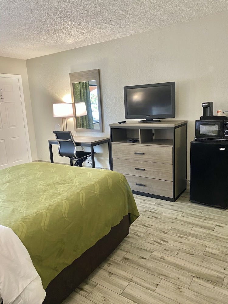 ROOM, QUEEN BED, ACCESSIBLE