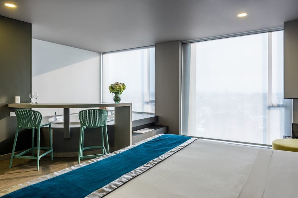 Hotel Black Tower Premium 32/70