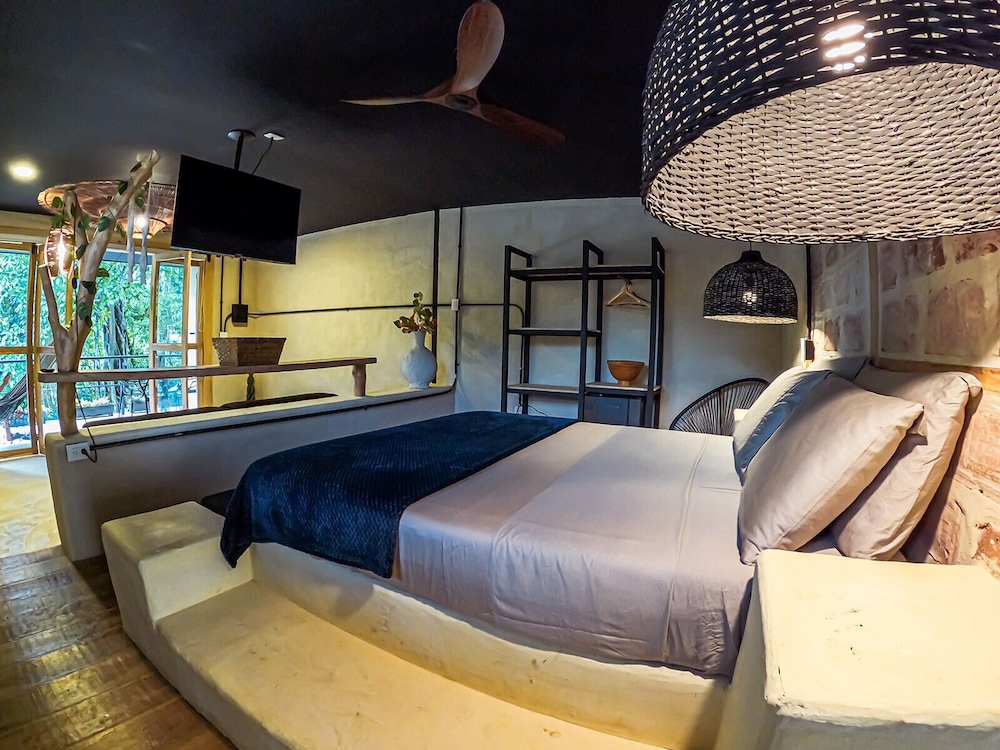 1 BEDROOM, PREMIUM, CABIN