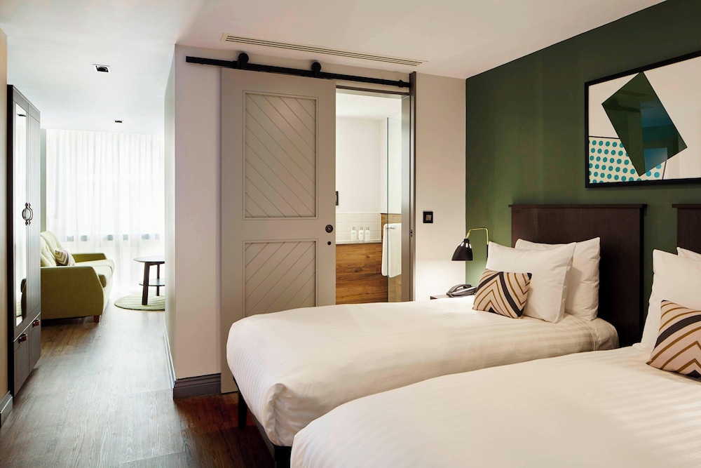 Suite, Twin Beds