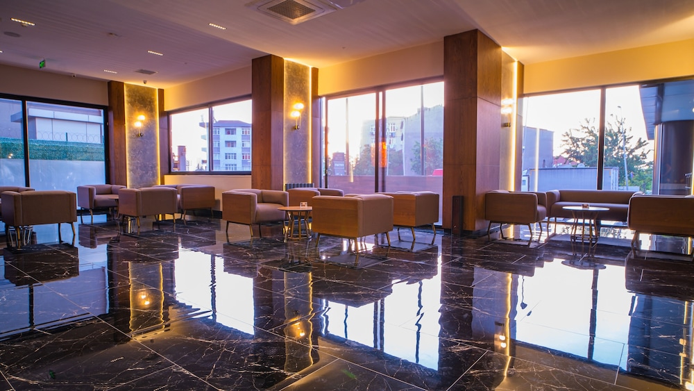 Mayi Hotel 50/55