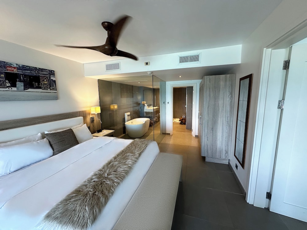 Hodges Bay Resort & Spa, an HQ Luxury Resort & Residences 19/67