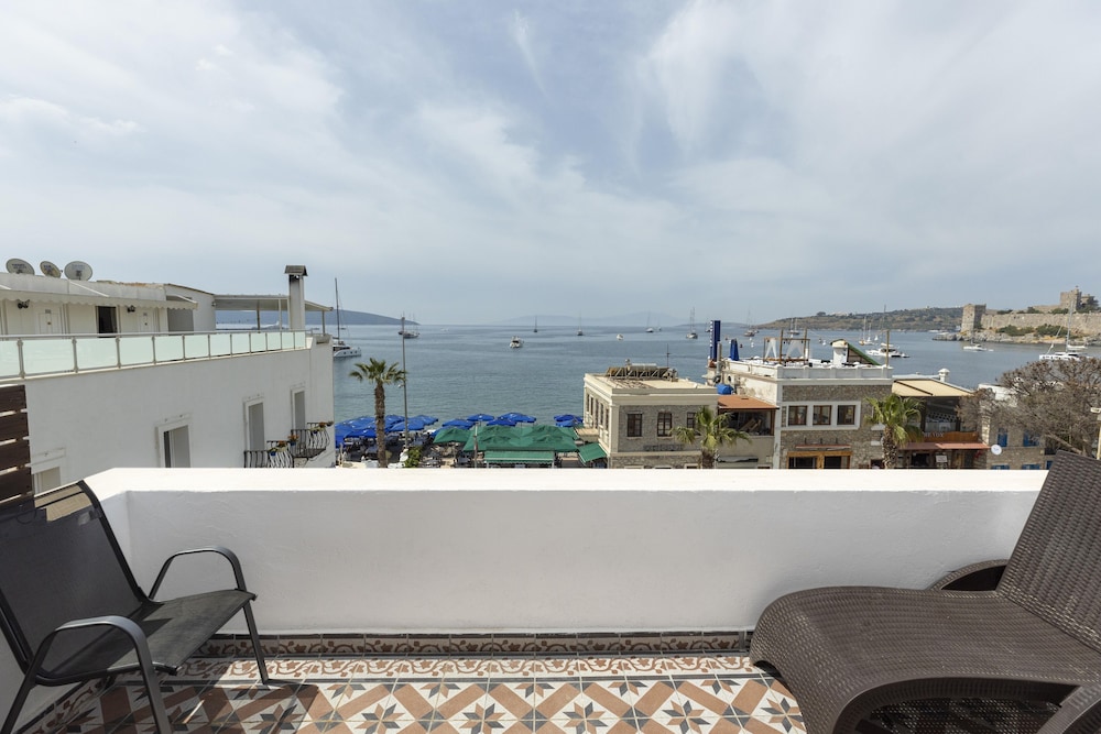 AKKAN LUXURY HOTEL 11/84