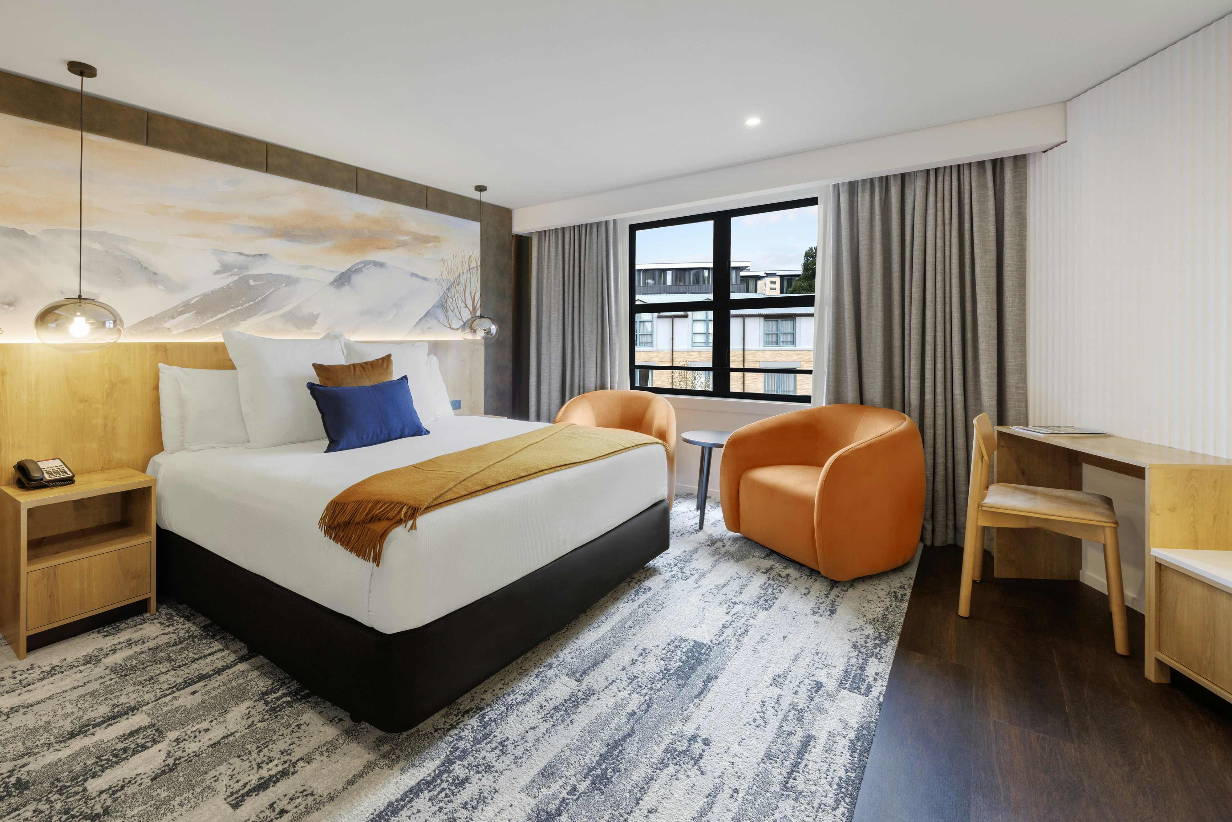 SUITE, KING BED