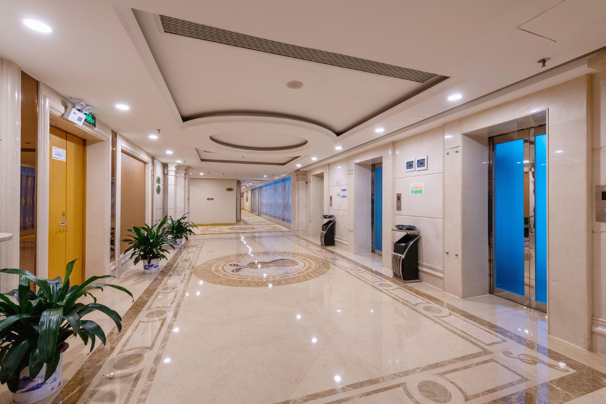 Vienna International Hotel (Shenzhen North Railway Station) 13/54