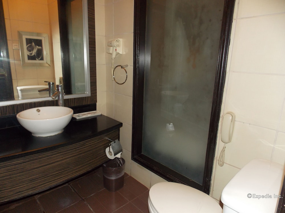 Planta Centro Bacolod Hotel Residences 36/46