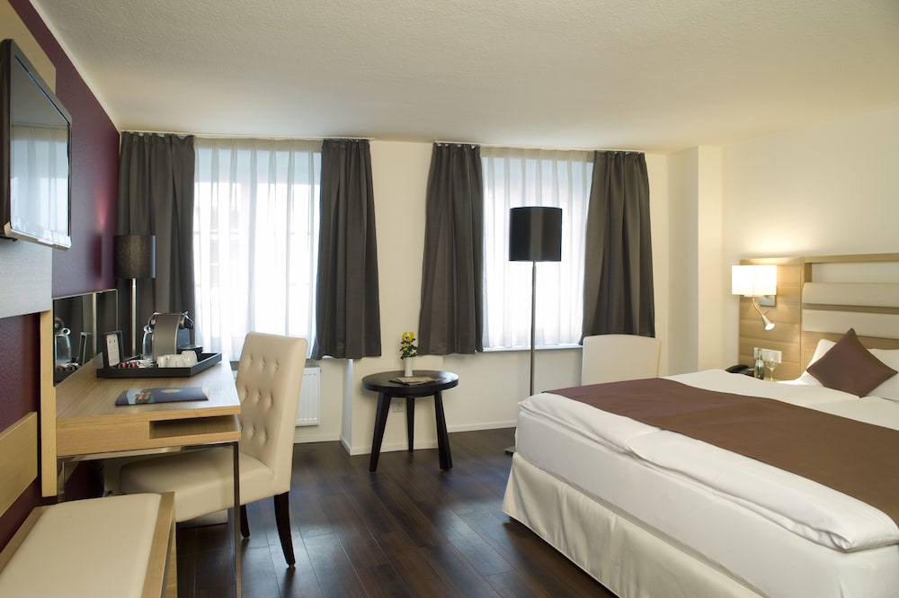 Ringhotel Goldener Knopf 6/48