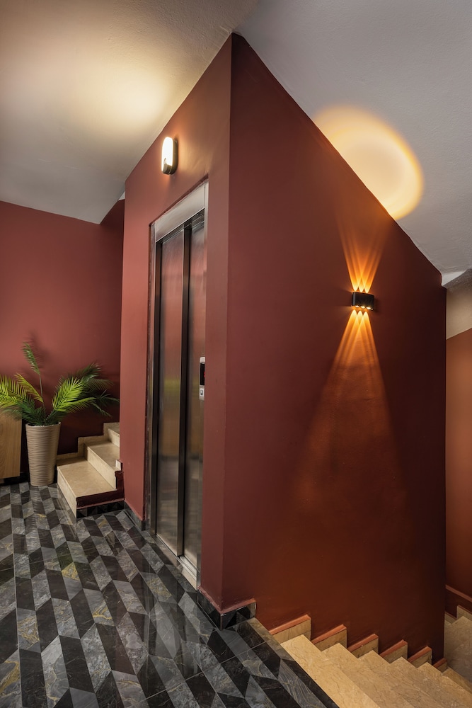 Peradise Hotel 27/50