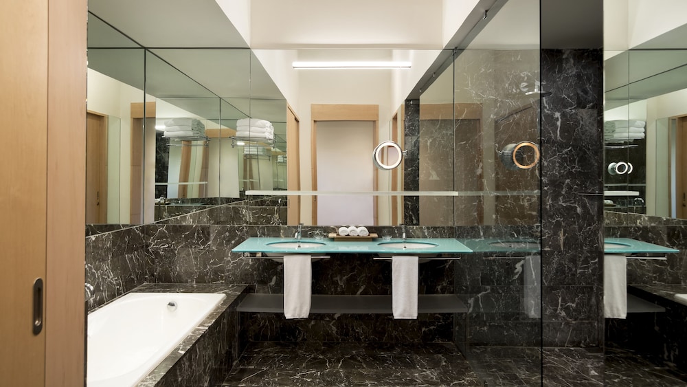 1 Bedroom, Suite, King Bed, Terrace