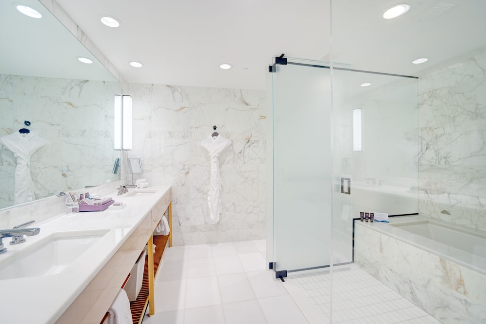 Real Select at the Ritz Carlton Residences, Waikiki Beach 48/50
