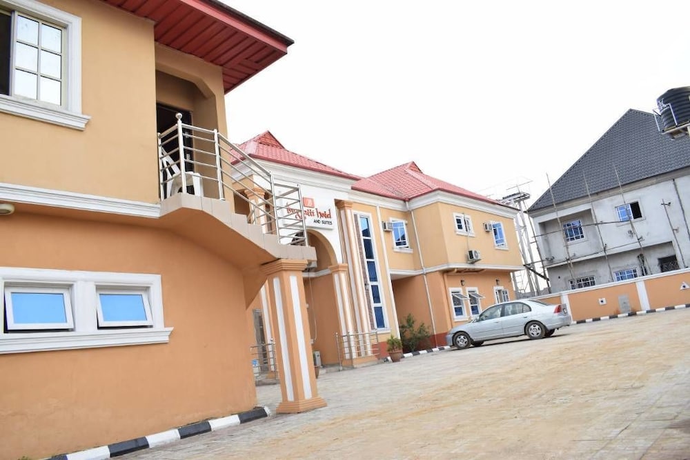 Buggatti Hotel And Suites 16/18