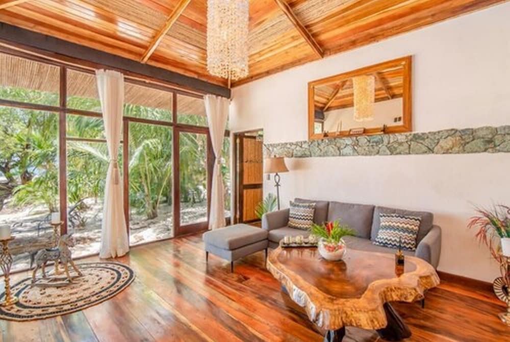Ocho Artisan Bungalows 56/80