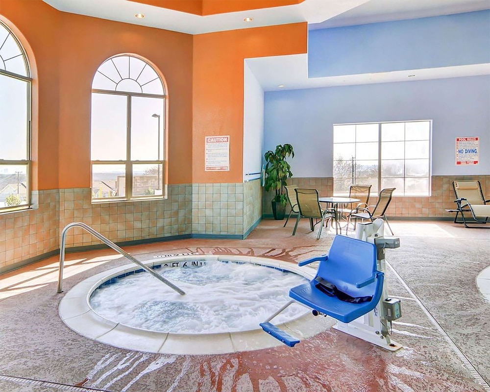Comfort Suites At Lake Worth 36/47