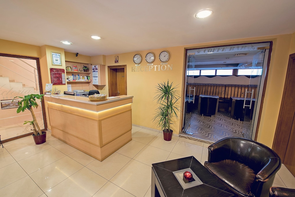Victoria Hotel 4/50