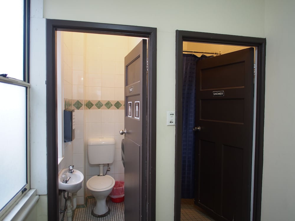 CENTRAL PRIVATE HOTEL 49/55