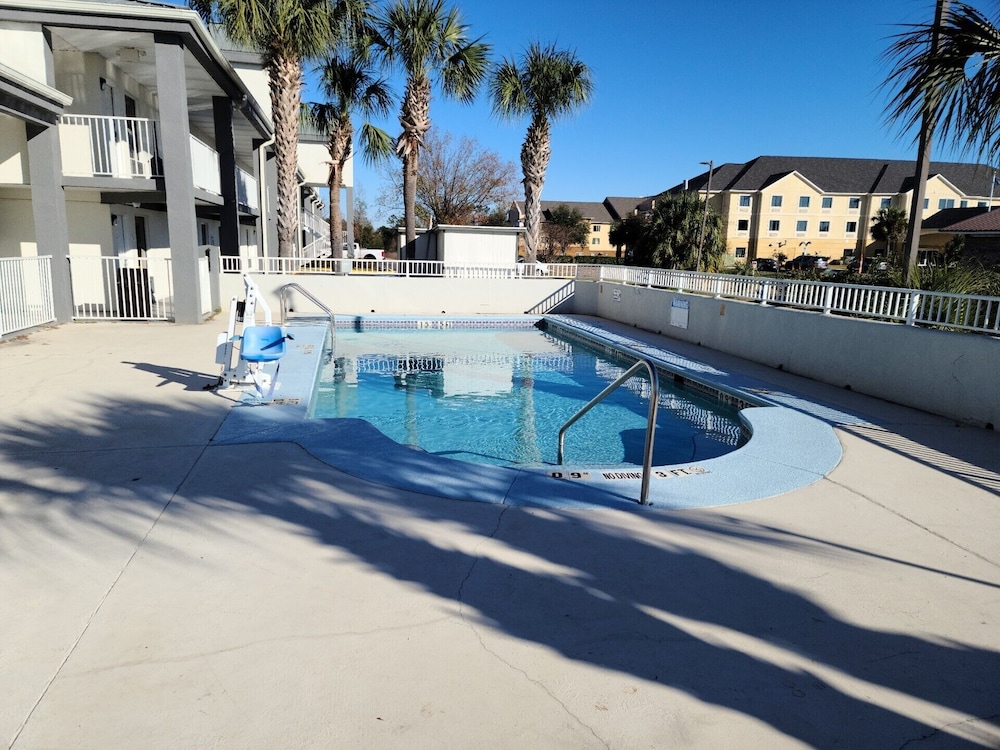 Baymont by Wyndham Marianna 5/60