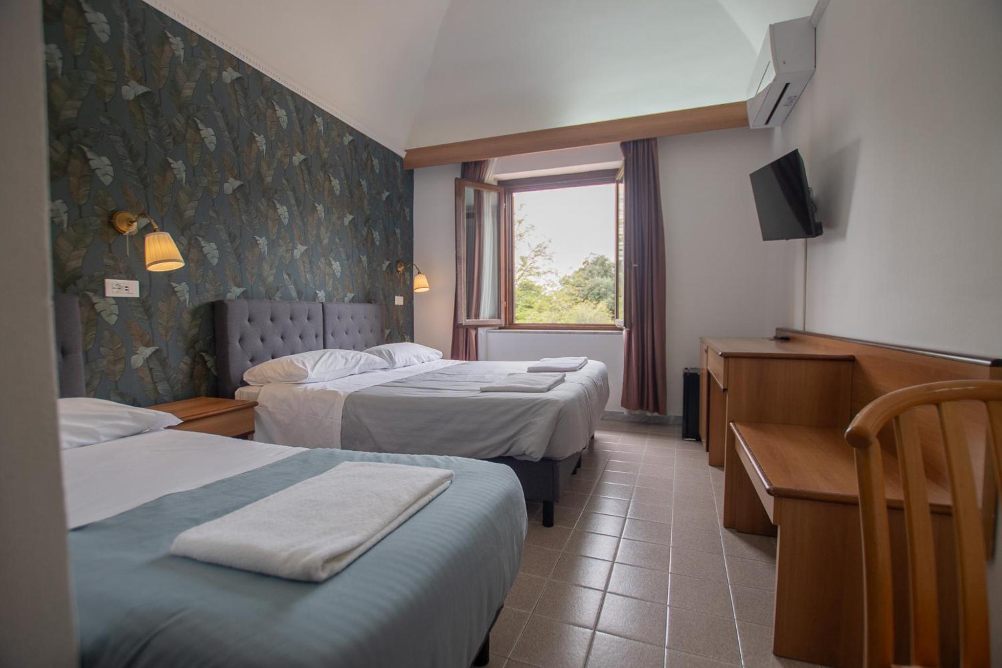 Room, Quadruple
