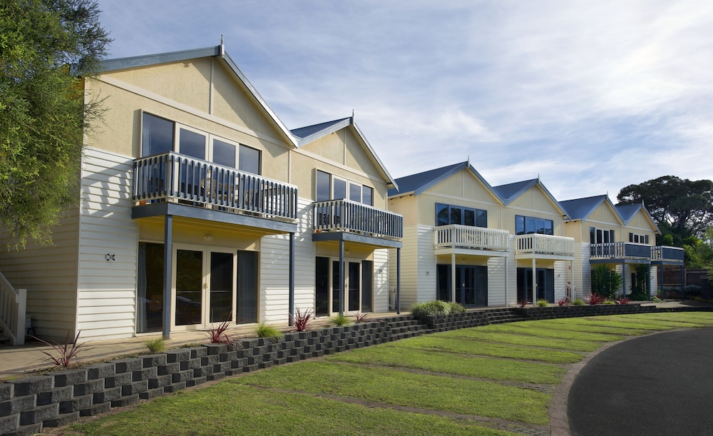 Boathouse Resort Studios & Suites 67/69