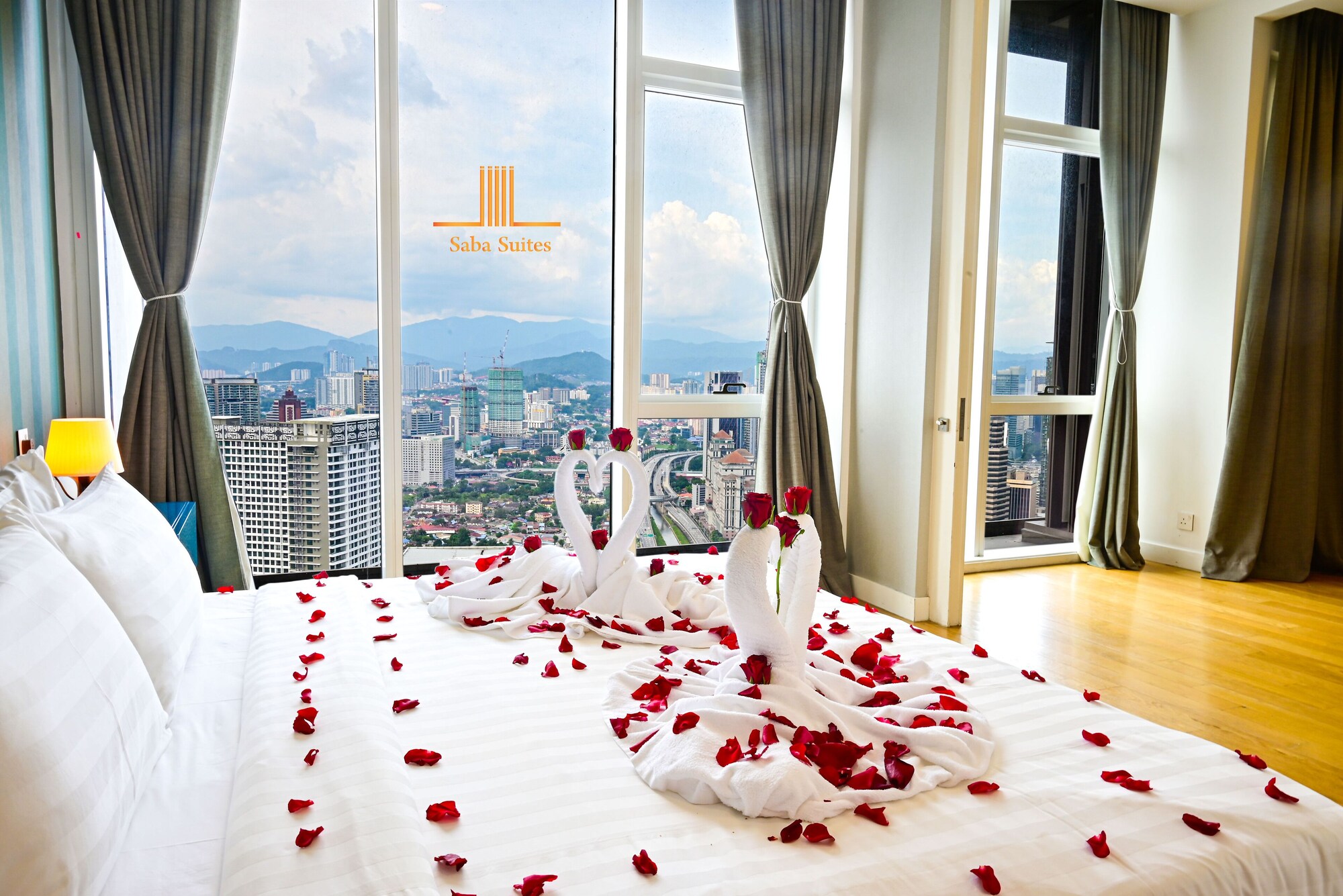 LUXURY, SUITE, TWIN TOWERS VIEW, HIGH FLOOR