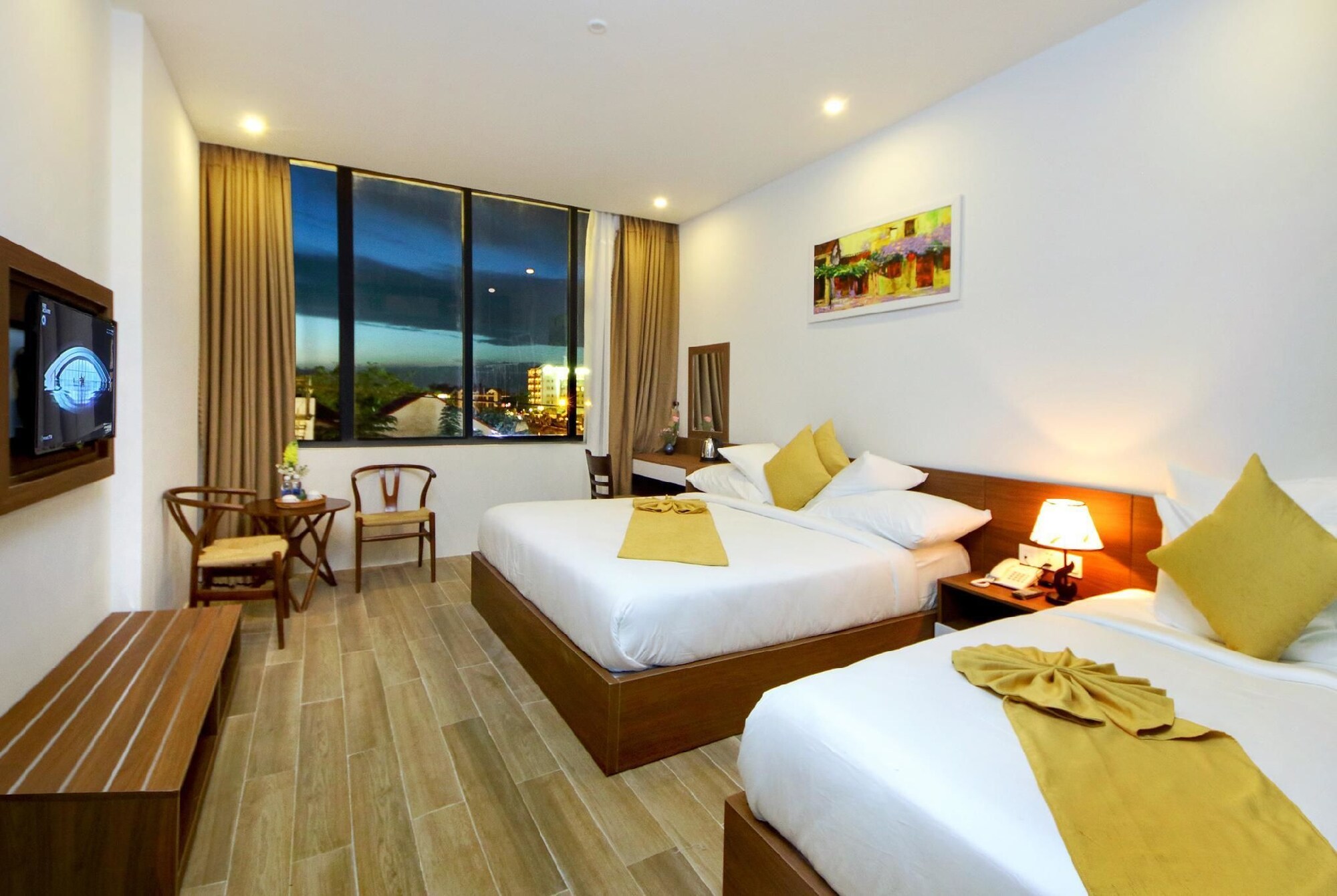 غرفة ديلوكس ثلاثية بسرير كوين وسرير فردي بغرفة نوم واحدة، Hoi An Majestic Villa 9/10