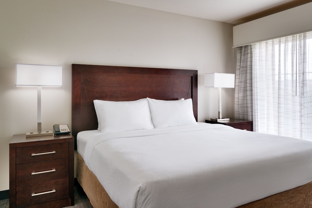 1 BEDROOM, SUITE