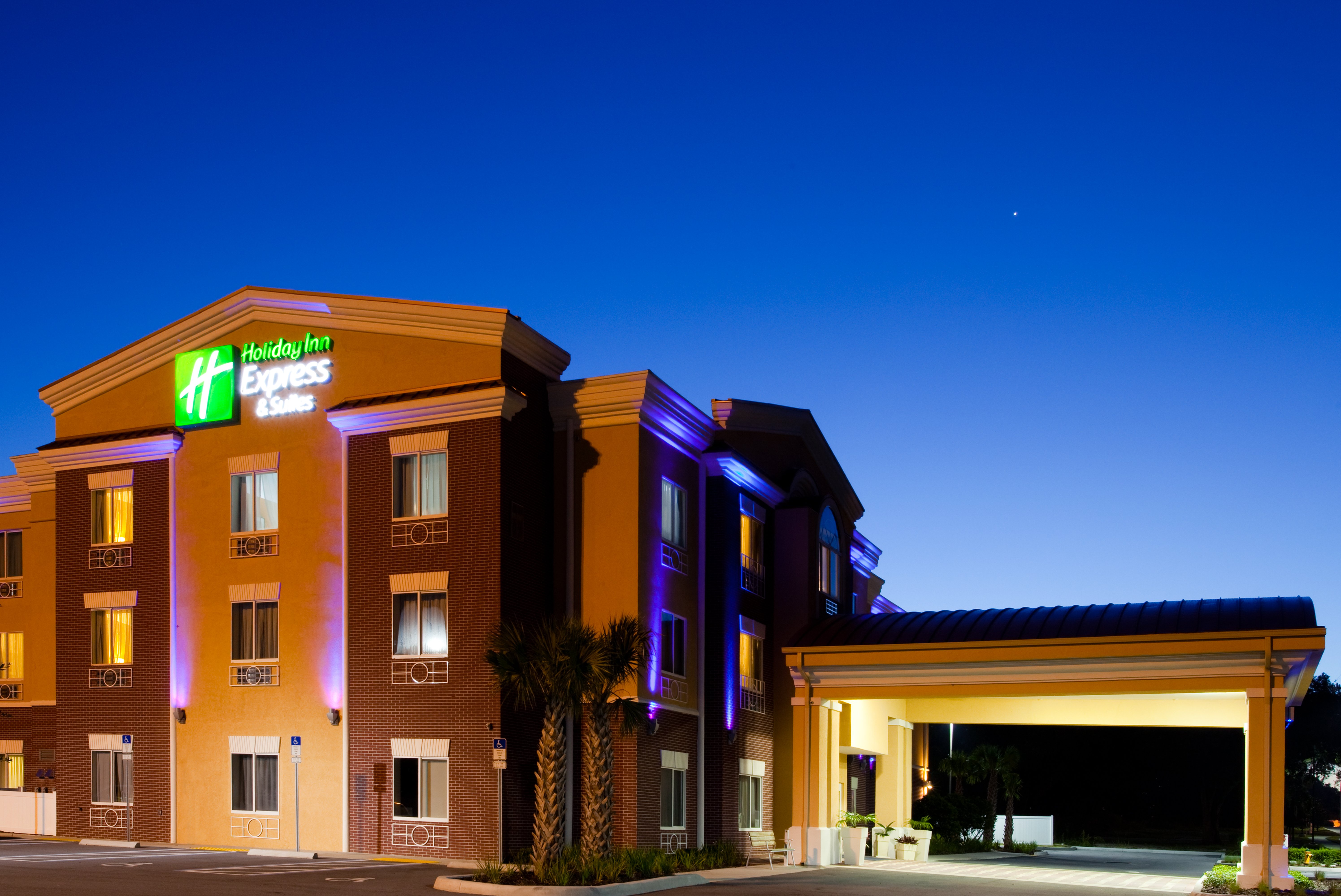 Holiday Inn Express Hotel & Suites Brooksville-I-75 2/50
