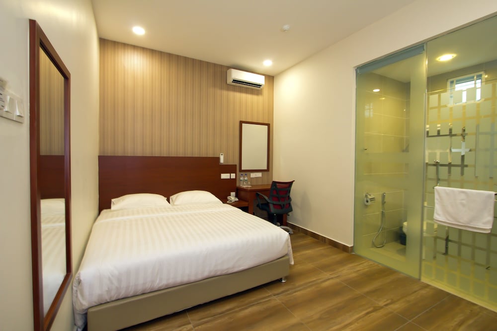 Elegant Hotel 7/45