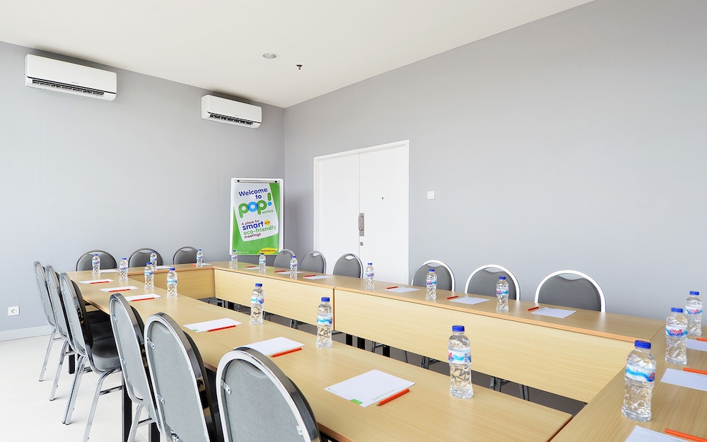Pop Hotel Bsd City Tangerang 26/39