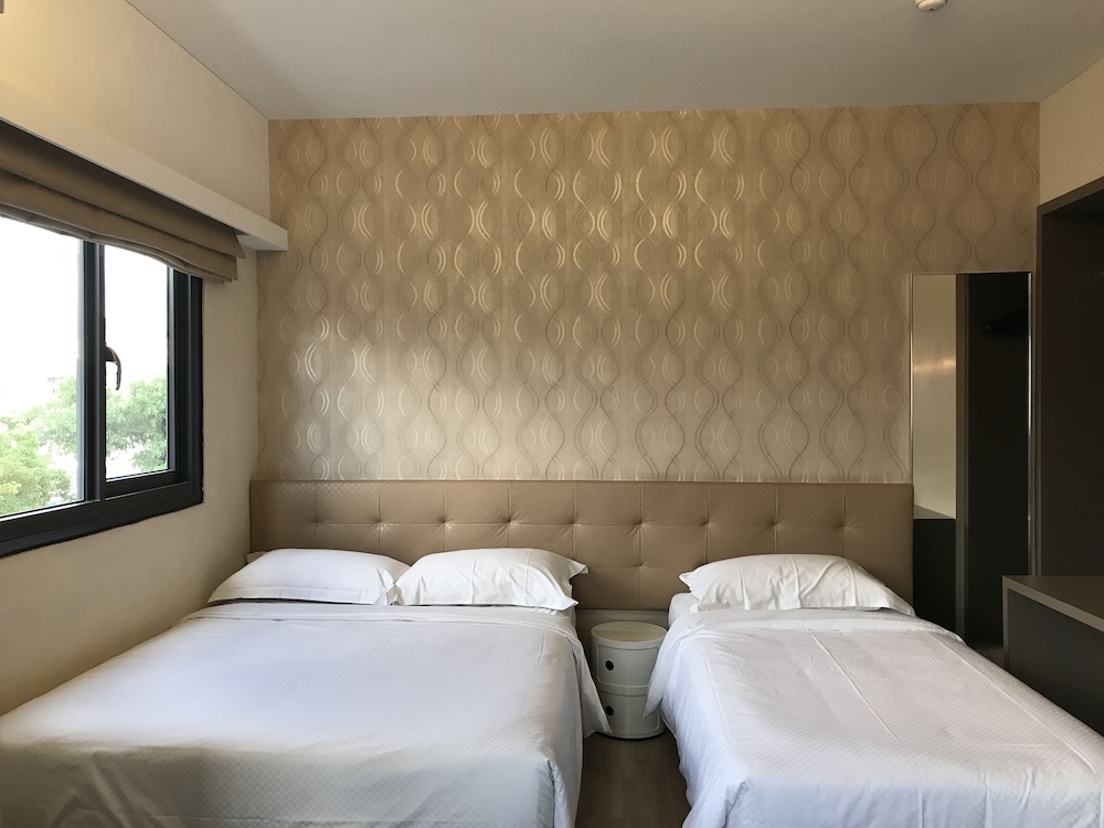 CHECK inn Express Kaohsiung Love River 34/66