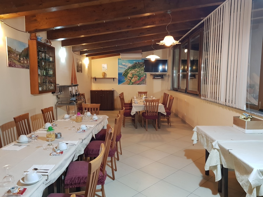 Hotel Gentile 18/30