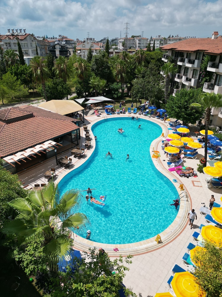 Lemas Suite Hotel 36/48