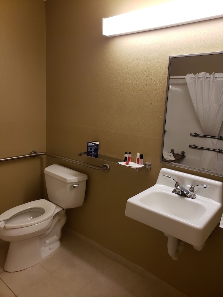 Microtel Inn and Suites Dover 33/36