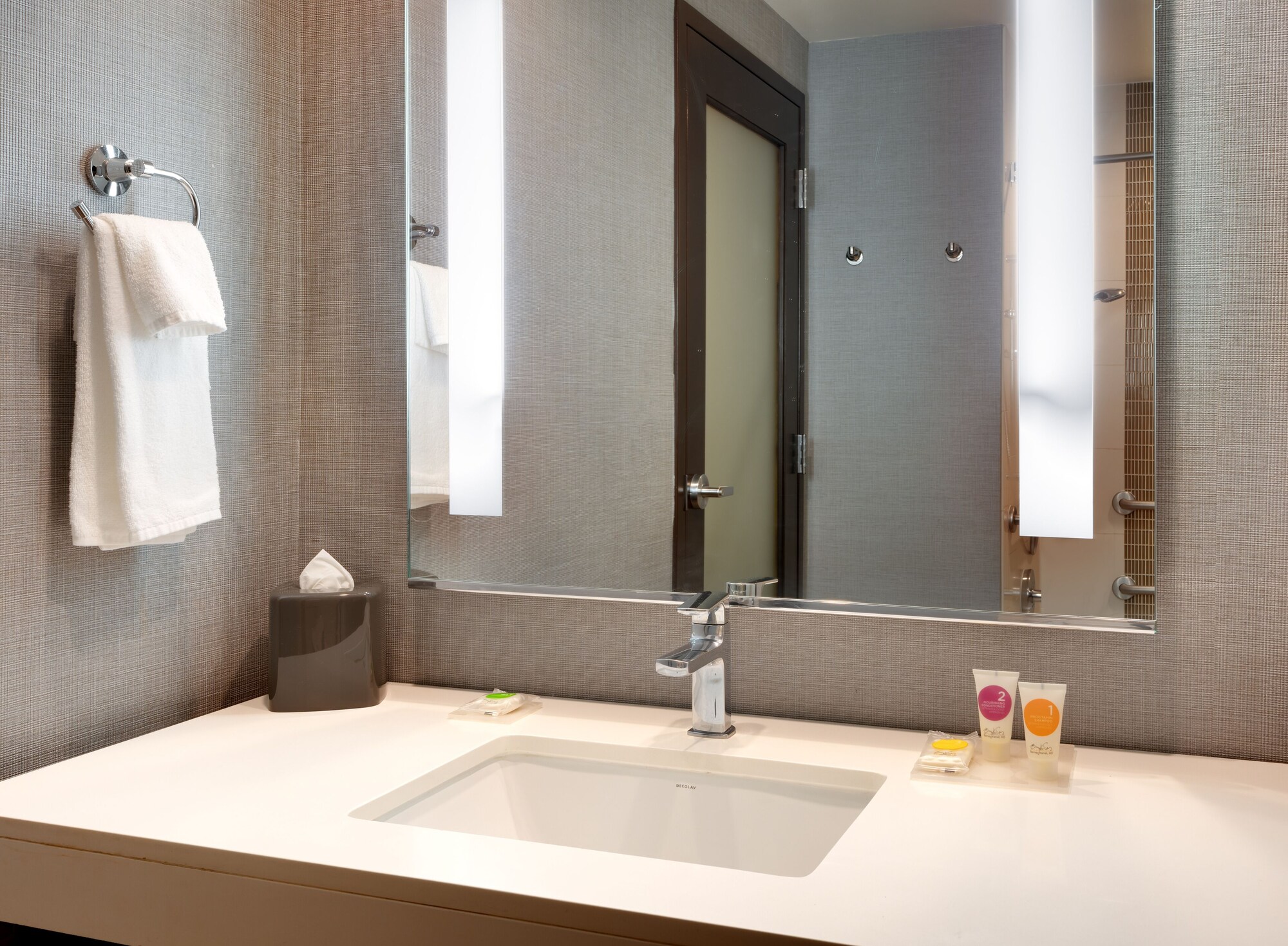 Suite, King Bed, Accessible