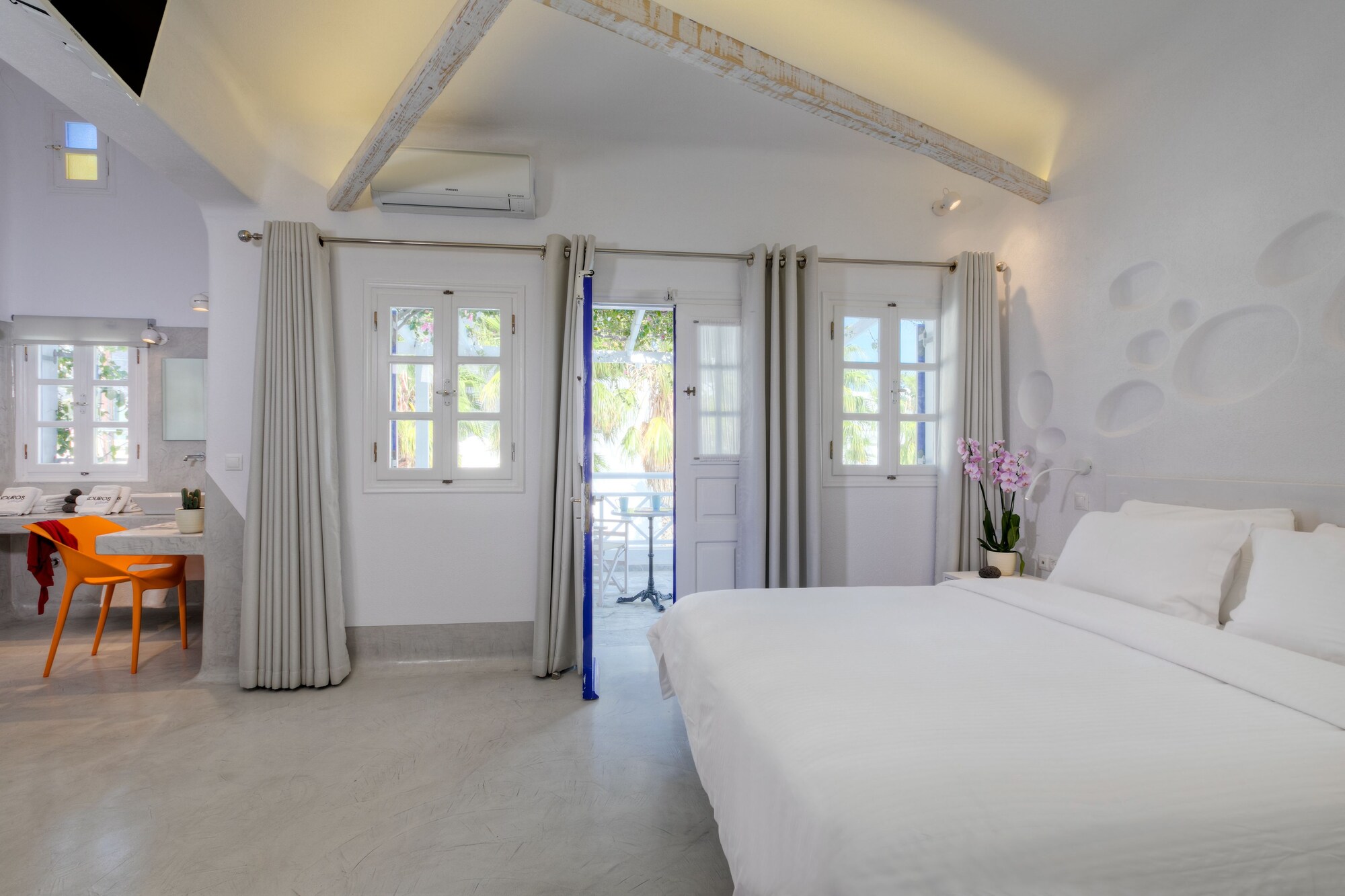 JUNIOR SUITE, STUDIO, HOT TUB