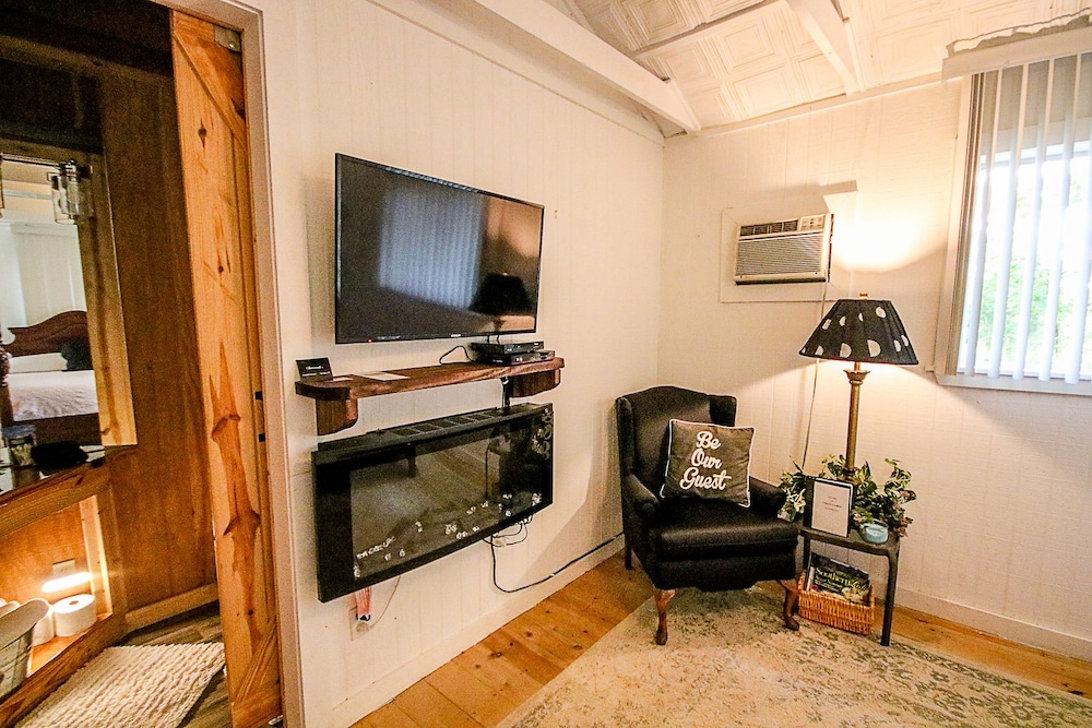 Cora s Cabins 36/50