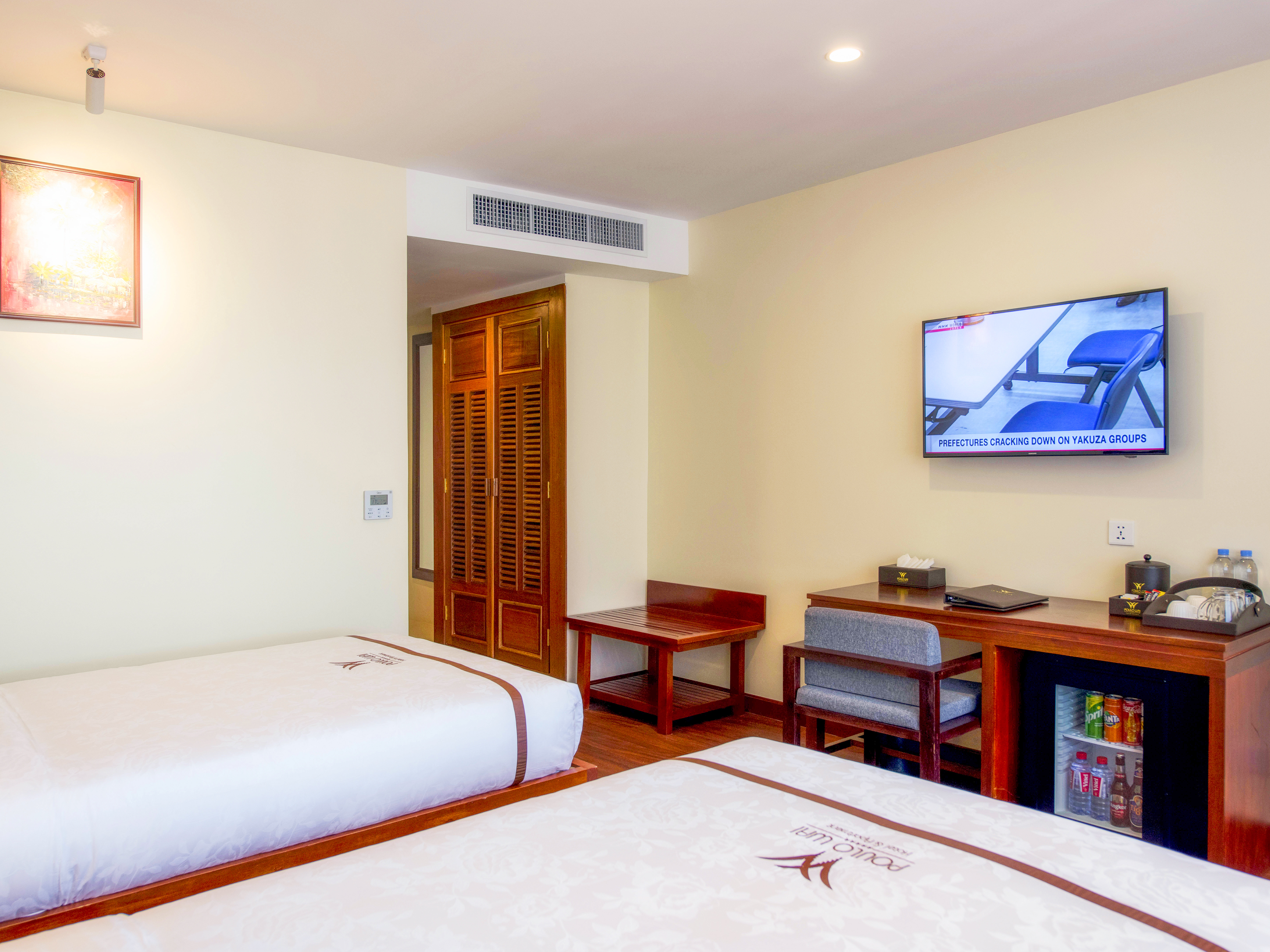LANDMARK, TWIN BEDS