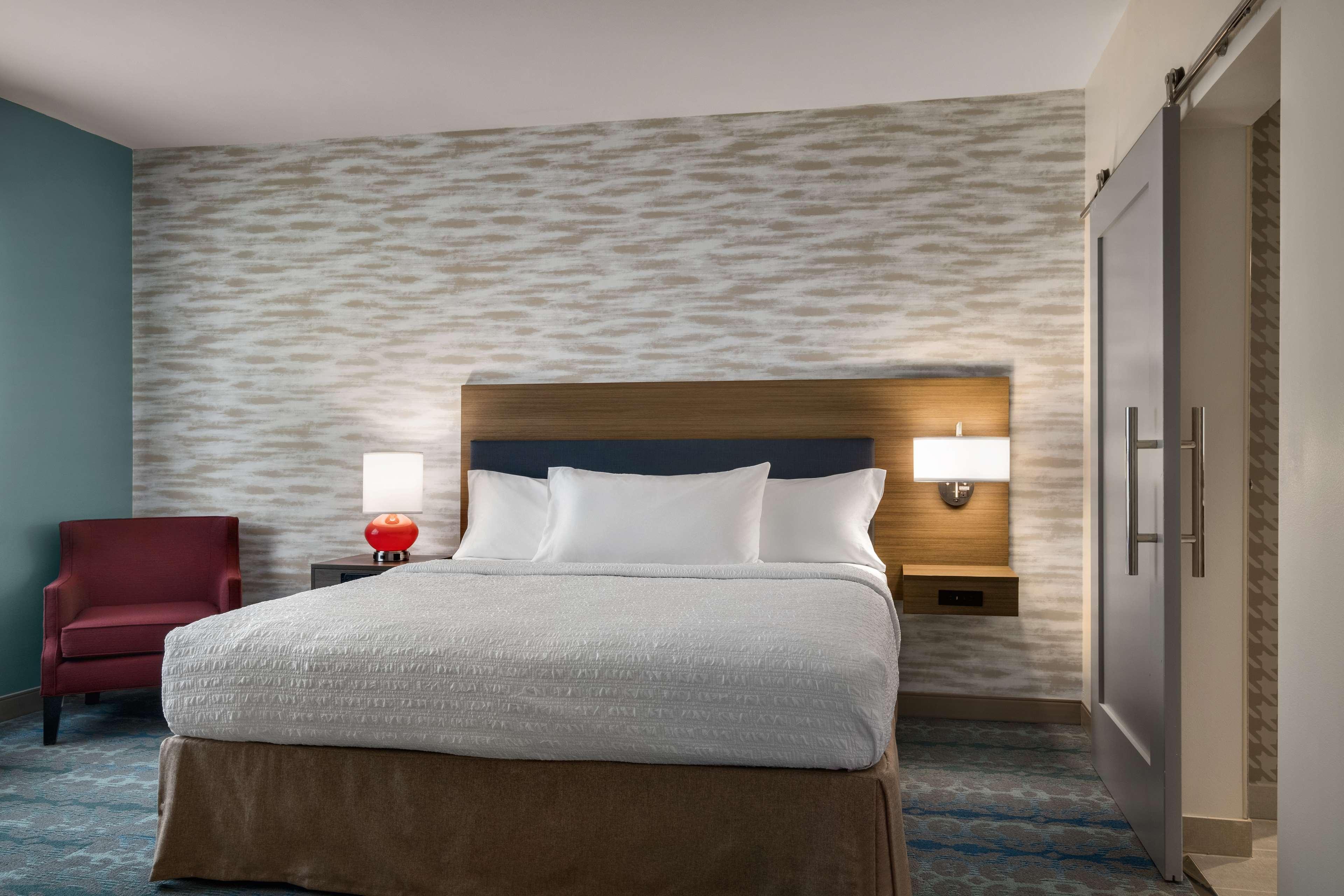 1 BEDROOM, SUITE, KING BED