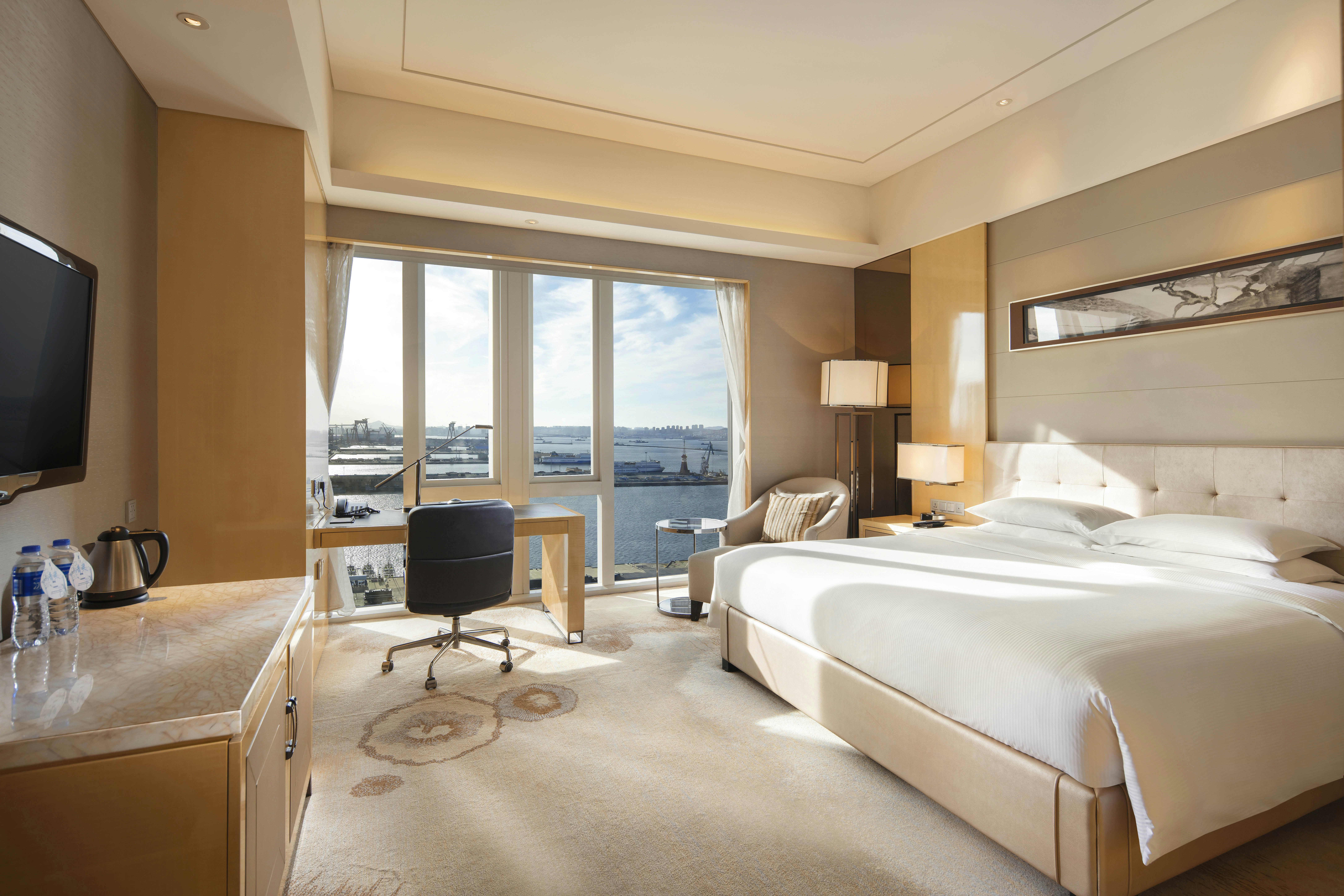 EXECUTIVE, KING BED, CITY VIEW