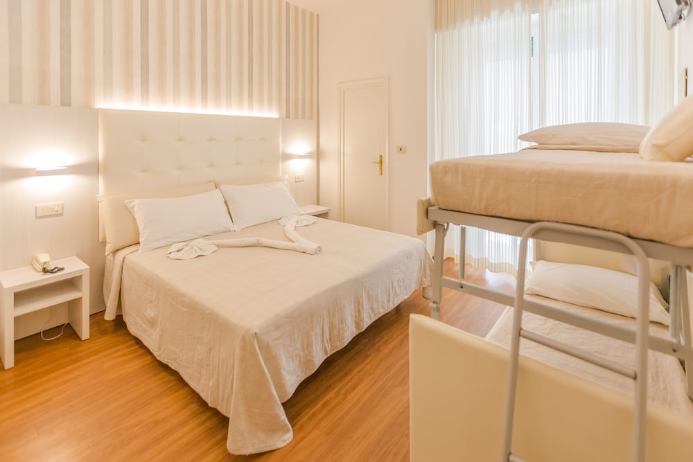 COMFORT, QUADRUPLE, BALCONY