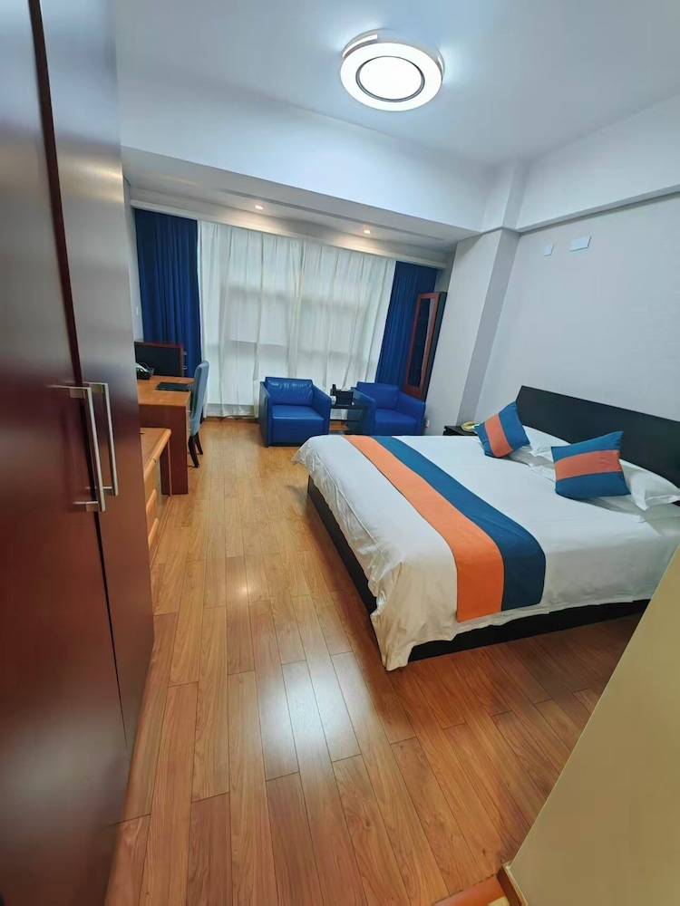 East King Business Hotel 9/50