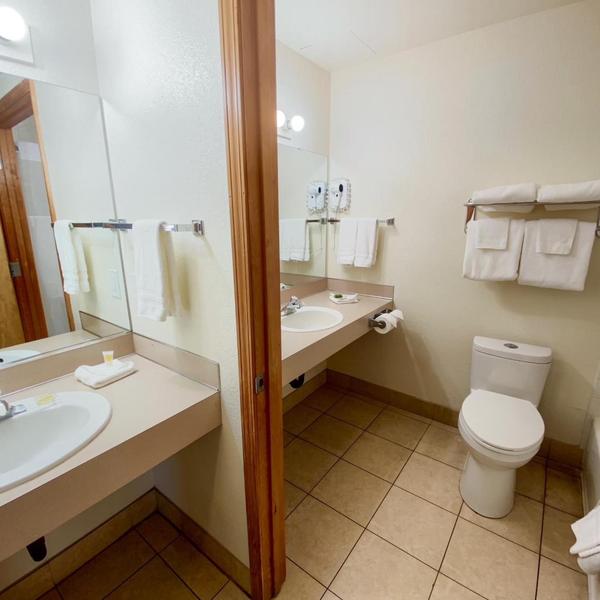 Sisters Inn & Suites 14/15