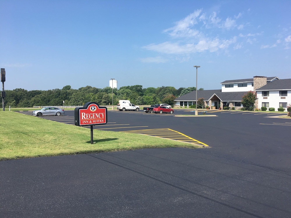 Regency Inn And Suites 40/51