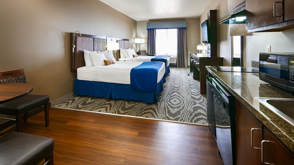 Best Western Plus Williston Hotel & Suites 22/50